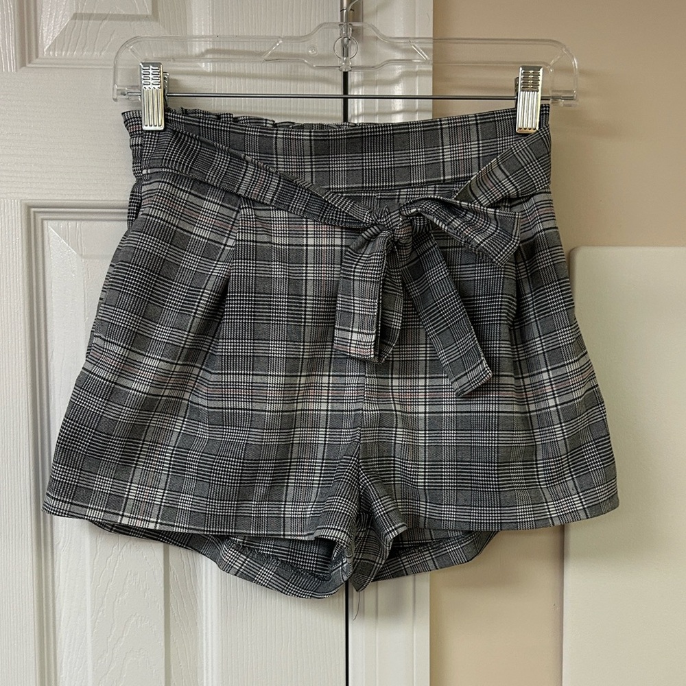 H&M Divided High Waist Gray Plaid Shorts With Tie Belt